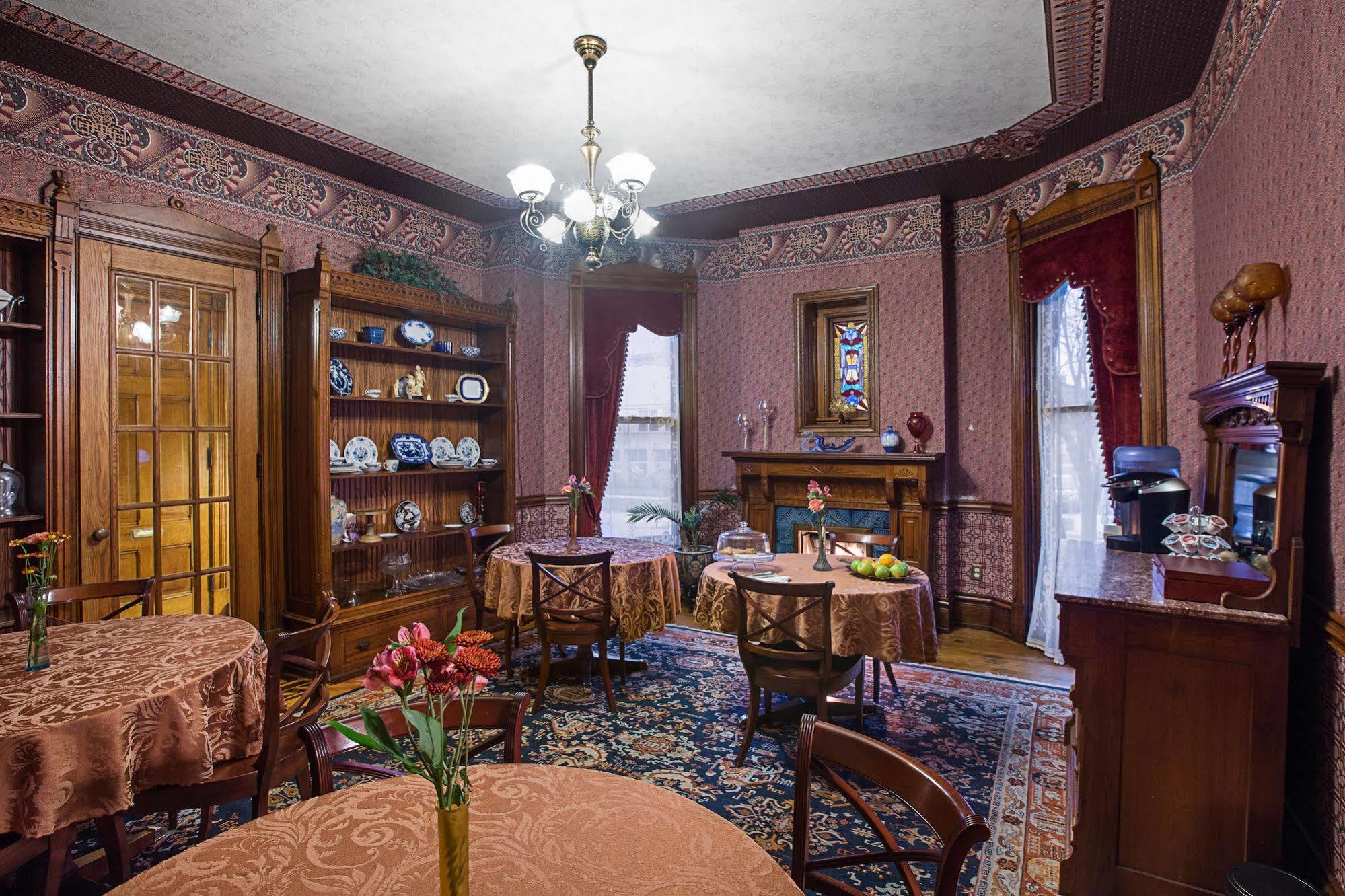 Historic Webster House Bed And Breakfast Inn 湾城 外观 照片